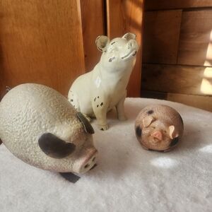 Farmhouse Pig Decor Figurines - Great To Display In Your Famous Kitchen